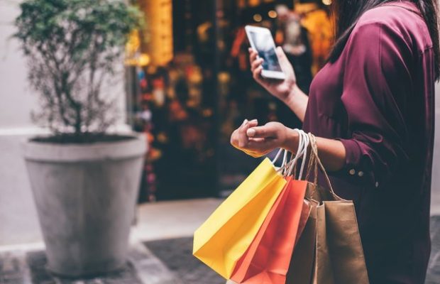 Smart shopper evaluating what makes a good online deal with price, value, and free shipping